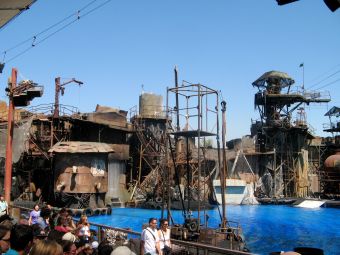 Filename=USA_Universal_Studios_Waterworld.jpg
Filesize=1991KiB
Dimensions=3072x2304
Date added=Sep 17, 2017 USA_Universal_Studios_Waterworld.jpg